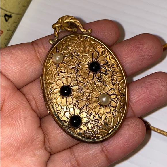 Gold locket - Picture 2 of 8